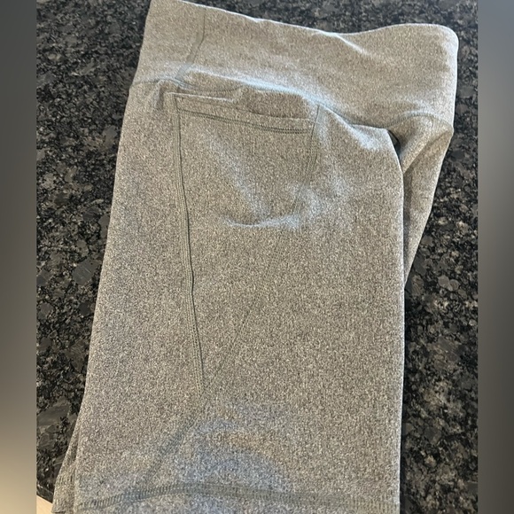 Women’s  athletic shorts - Picture 3 of 4